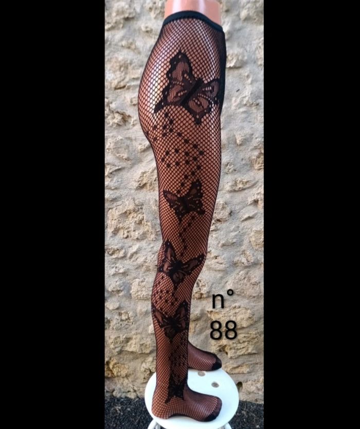 Collant résille motif fantaisie papillons virevoltants sur les côtés