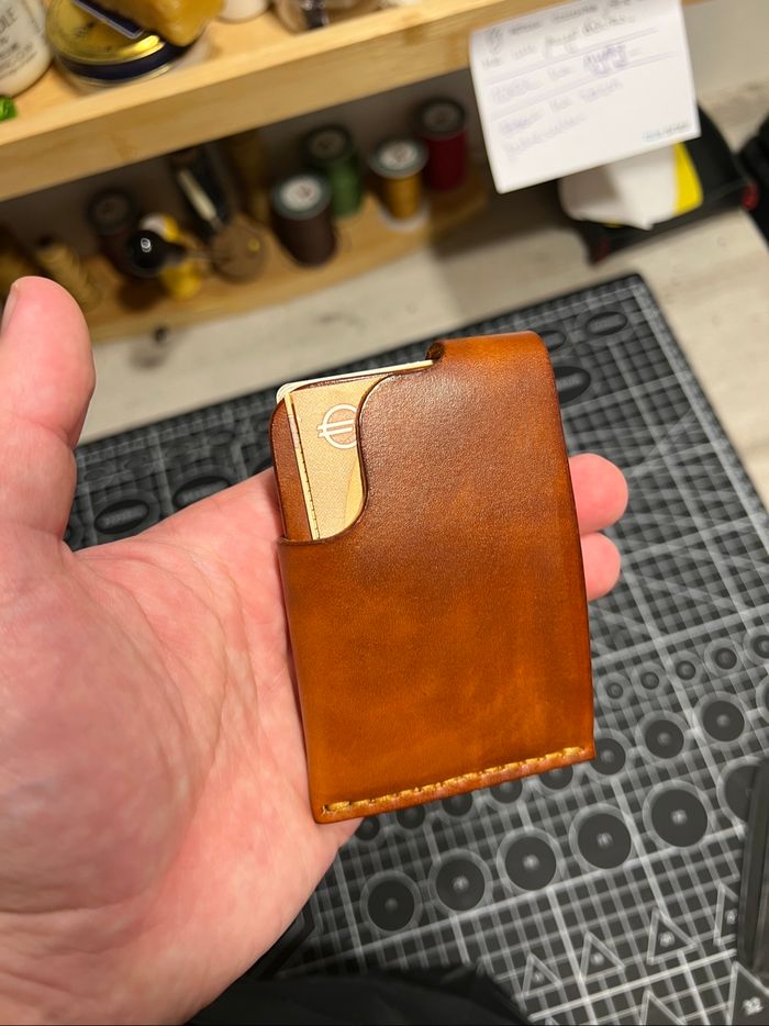 Portefeuille en cuir de tannage végétal cousu à la main - photo numéro 8