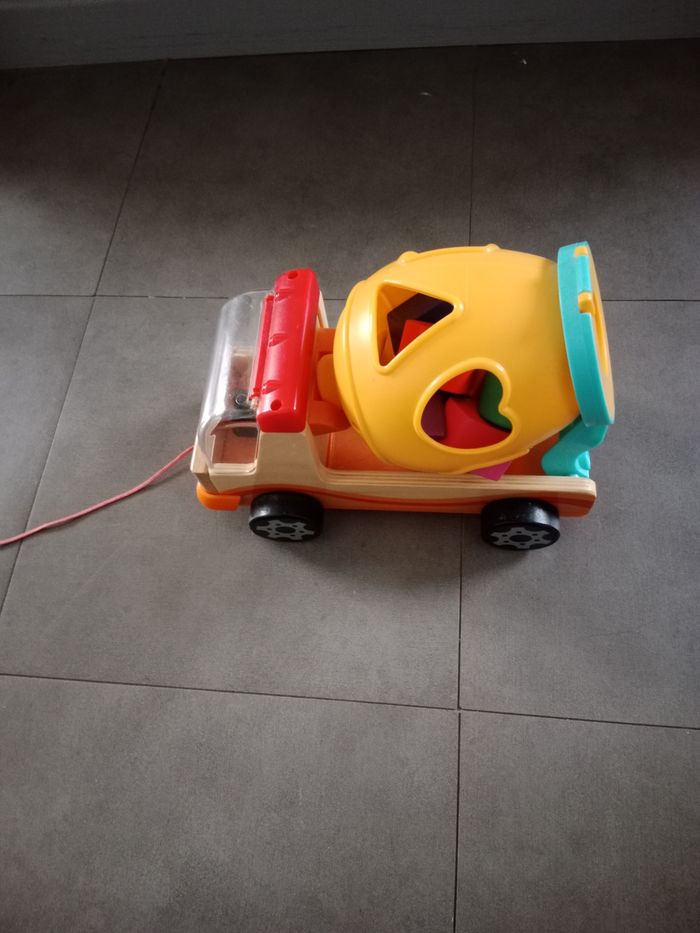 Camion trieur de formes