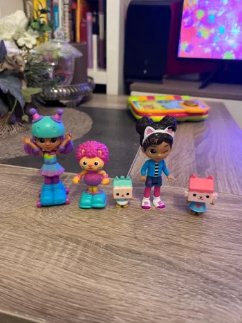 Lot figurines gabby dollhouse