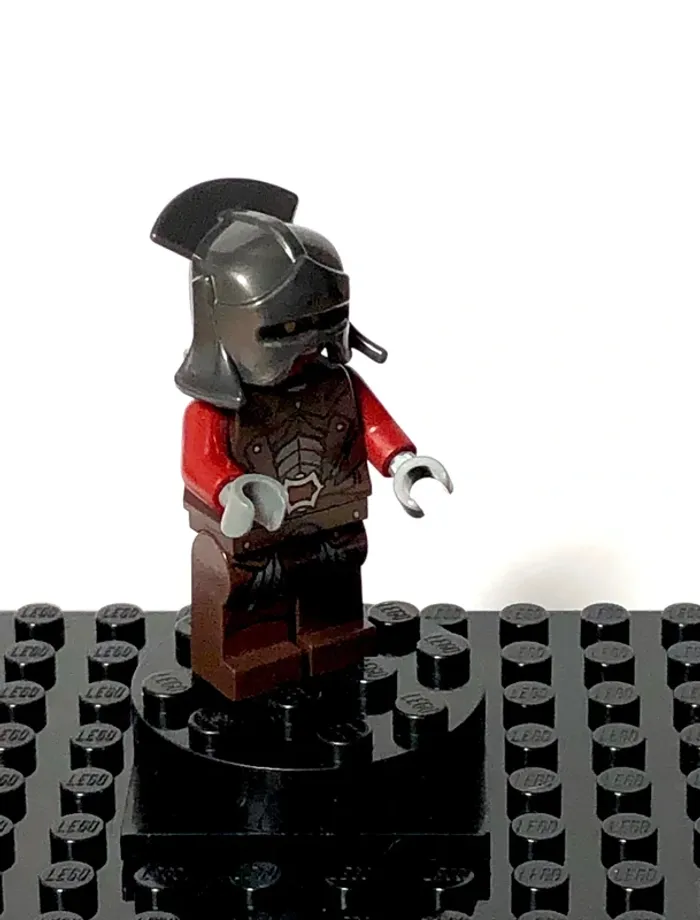 LEGO Lotr/The Hobbit - "Uruk-Hai, helmet" - photo numéro 3