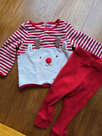 Ensemble pull renne et pantalon rouge