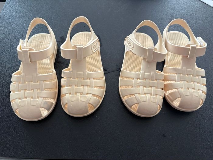 Lot de 2 paires de sandales IGOR taille 24