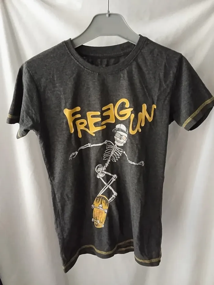 T-shirt gris taille : 10 ans