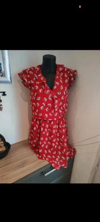Robe midi rouge à volant taille 36