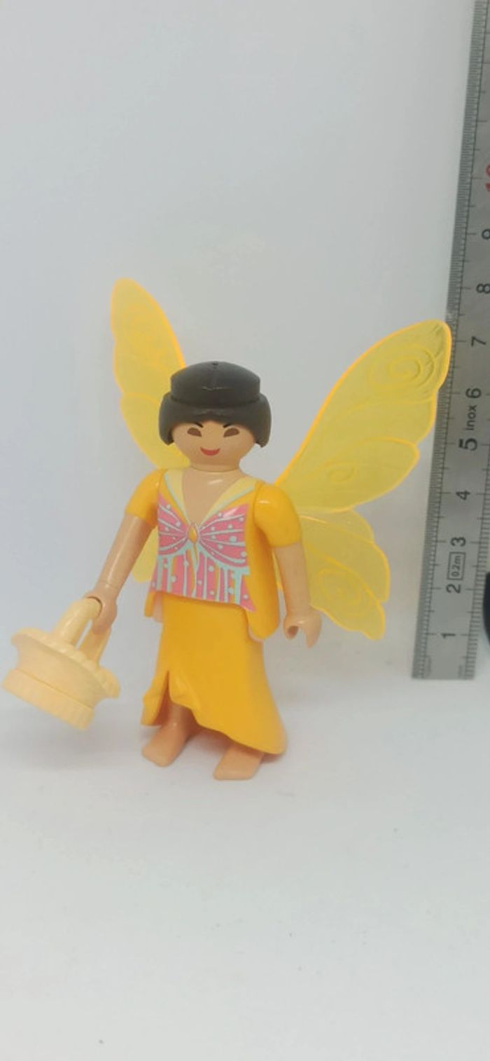Fée ailes jaunes et panier playmobil
