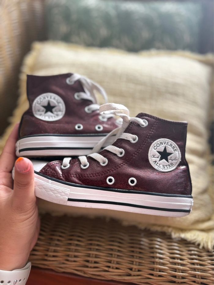 Converse montante - bordeaux à paillettes - pointure 31 - en très bon état - photo numéro 2