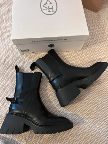Bottines ASH cuir noir taille 38