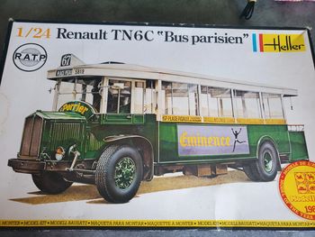 Vends bus Renault vintage au 1/24.