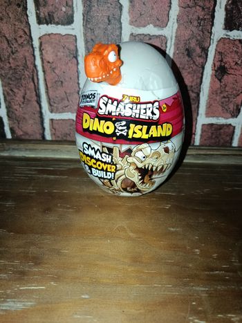Oeuf dinosaure avec slime 