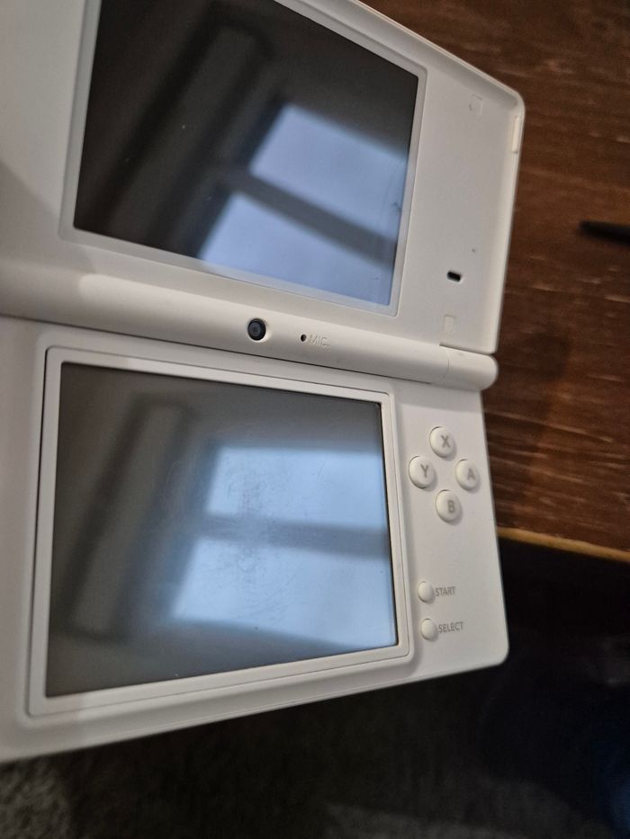 Console Nintendo dsi blanche et jeux - photo numéro 4