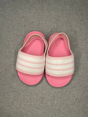 Claquettes bébé Adidas – Taille 20 – Très bon état