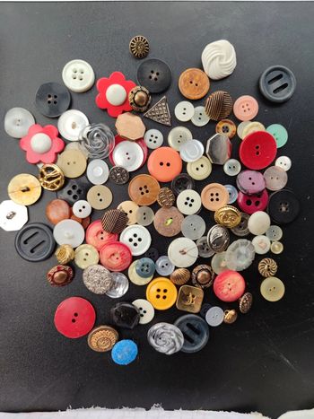 Lot de boutons en mélange