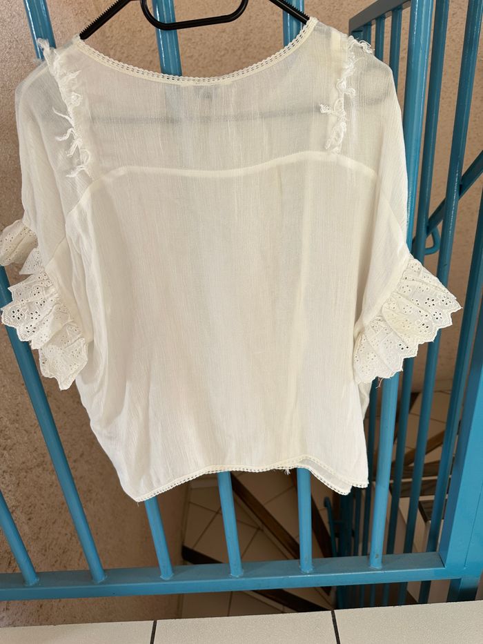 blouse / haut ample avec dentelle manche et effet effiloché devant ONLY taille 36 NEUF - photo numéro 3