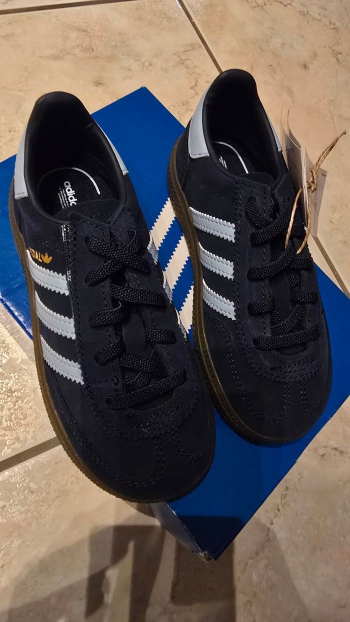 (Neuves non portées) 🏷🥰baskets adidas pointure 27(ferme)!🥰🤩 - photo numéro 3