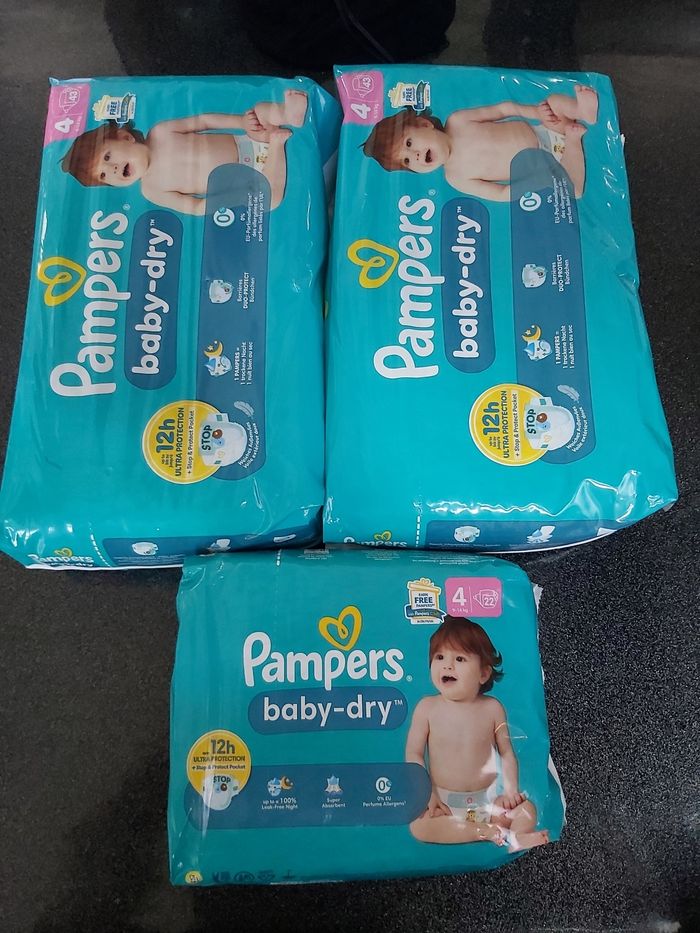 Couches pampers taille 4