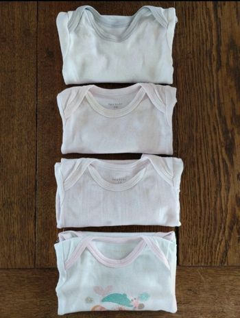 Lot de 4 bodies manches courtes 3 mois 🤍