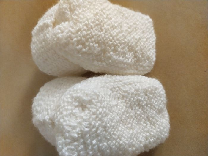 Chaussons blancs - photo numéro 3