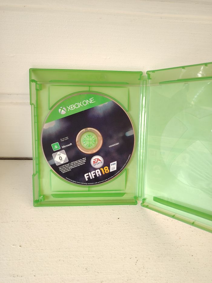 🎮 Jeu vidéo football Fifa 18 console Xbox one - photo numéro 3