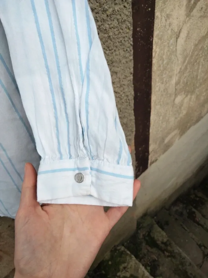 Chemise blanche a liseré bleue/argenté Kiabi taille 40 - photo numéro 4