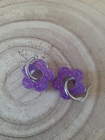 Boucle d'oreilles fleur violettes