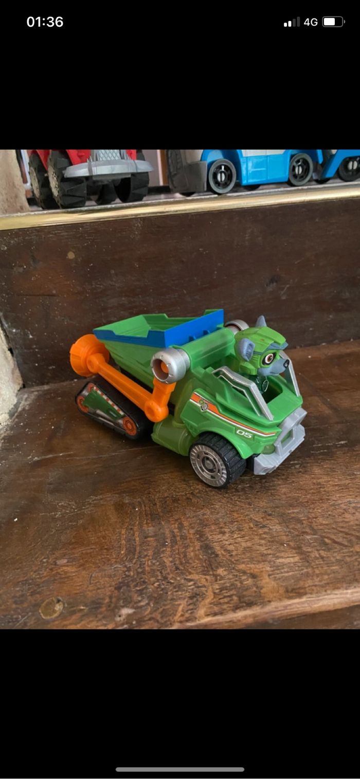 Véhicule et figurine rockie