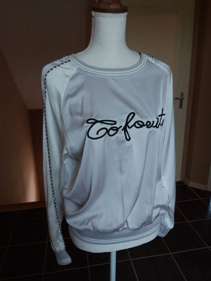 Sweat fin satiné gris perle neuf taille L