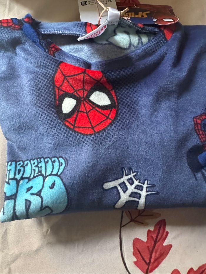 Pyjama velours Spiderman neuf 6 ans - photo numéro 5