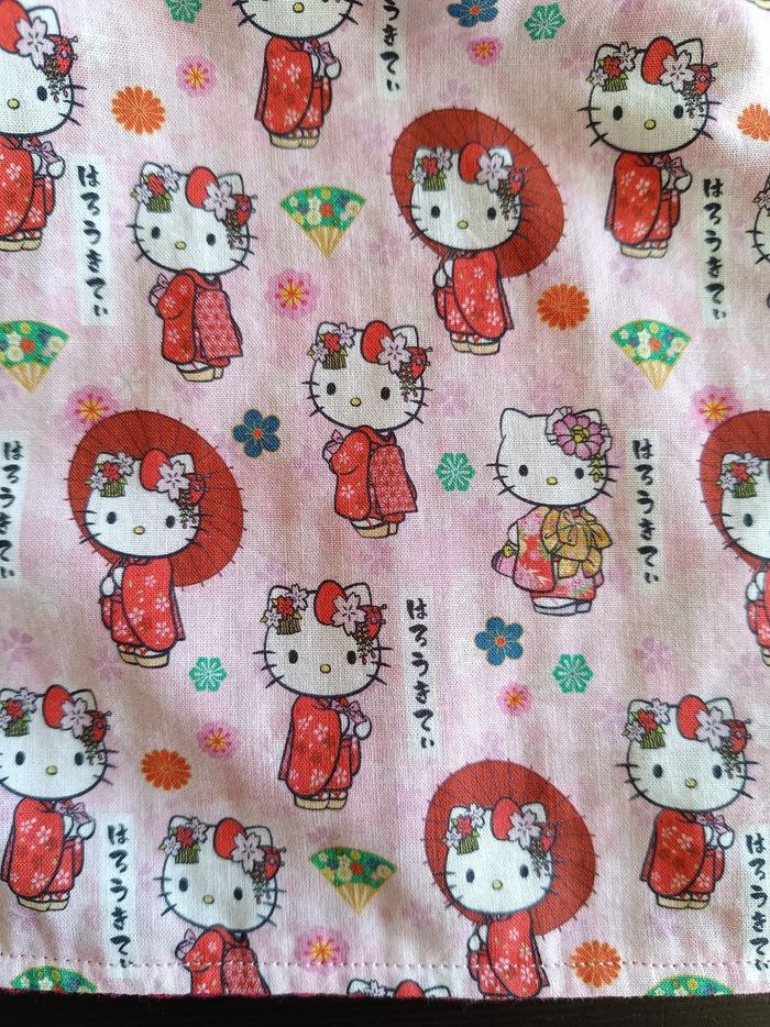 Bavoir maternelle fille motif licence Hello Kitty rose - photo numéro 3