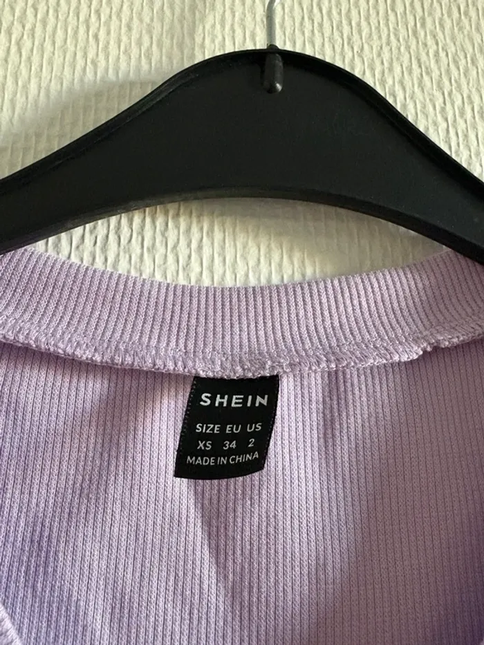 T shirt crop top lilas - photo numéro 3