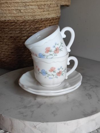 Tasses arcopal fleurs bois de senteur