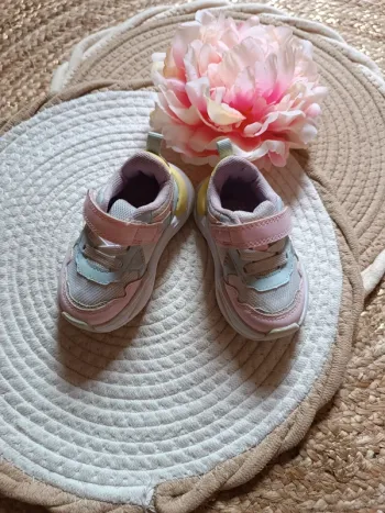 Basket bébé h&m taille 18/19
