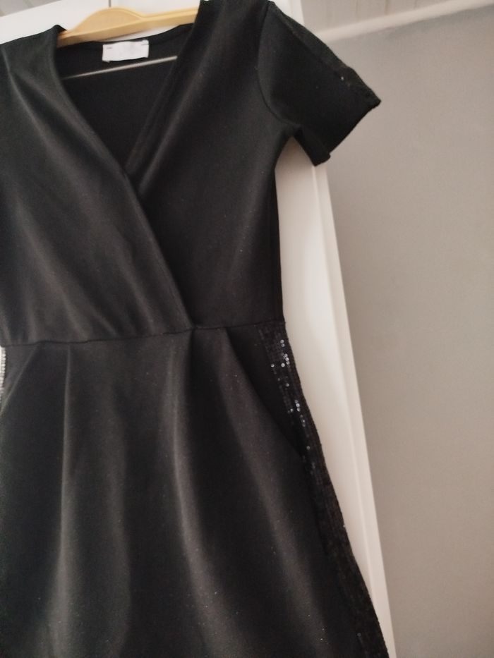 Robe ado très bon état pailletée - photo numéro 2