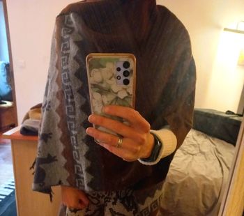 Poncho femme laine douce thème lama flocons