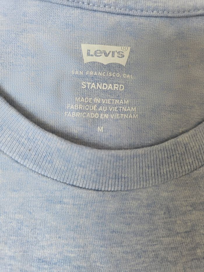 T-shirt  levi's taille m - photo numéro 2