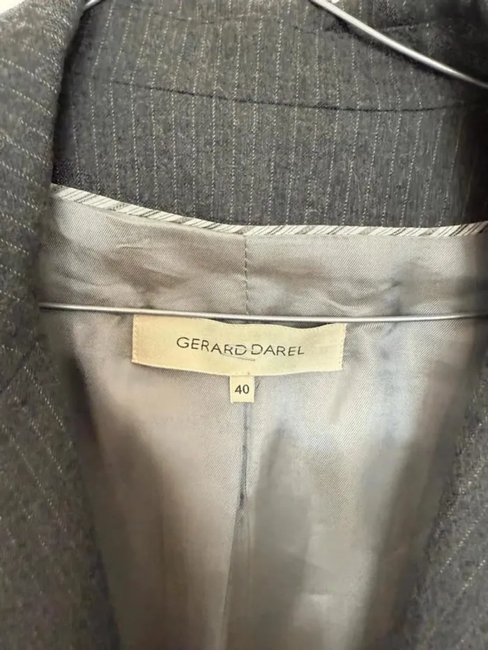 Magnifique Blazer Gerard Darel gris lignés en laine vierge taille 40 parfait état - photo numéro 2
