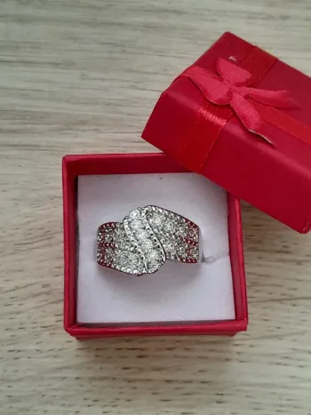 Bague avec strass en cristal,  taille 60 Bijou fantaisie,couleur argentée