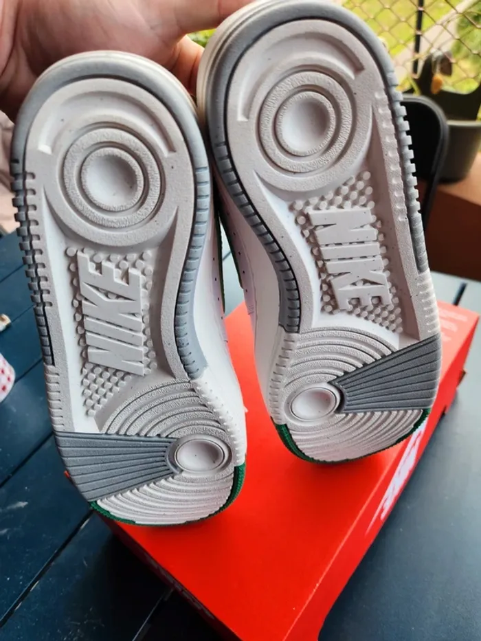Nike gamma force Blanc vert Taille 36,5 mixte neuves - photo numéro 7