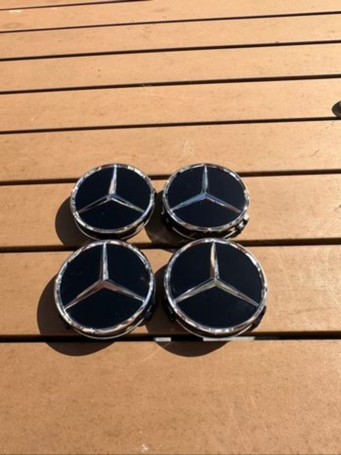 4 Centres de roues Mercedes neuf