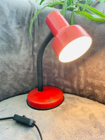 Lampe de bureau vintage en métal rouge 90’s