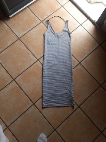 Jolie robe sans manche raye