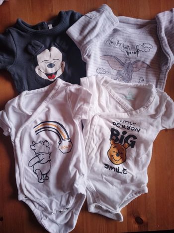 Lot de 4 bodies Disney taille 1 mois