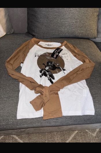 T-shirt manches longues attack of titan