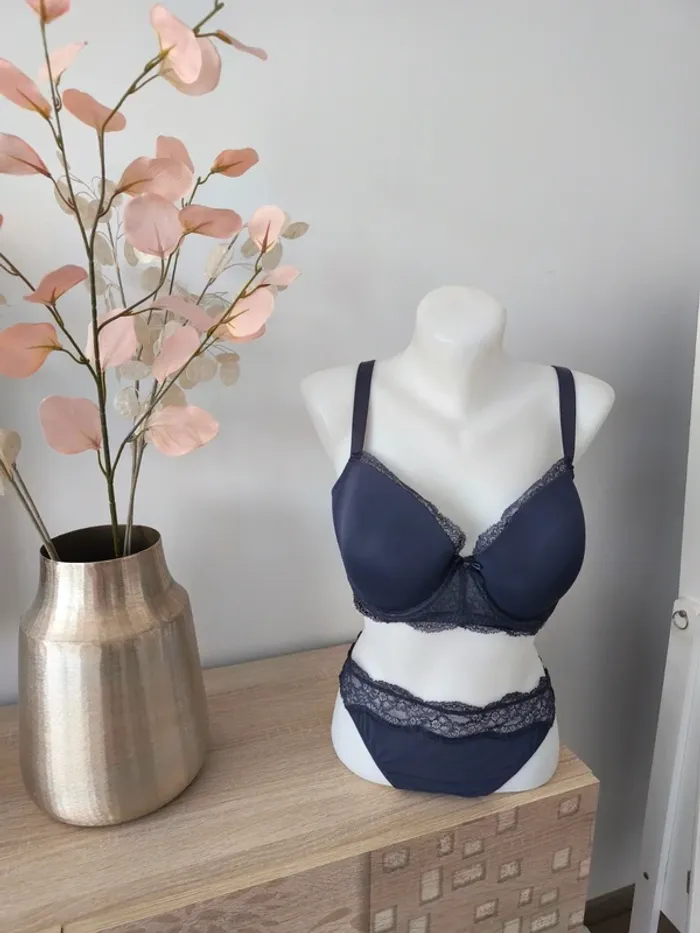 Soutien gorge Etam microfibre et dentelle bas assorti disponible