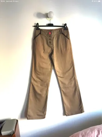 Jean  kaki taupe à surpiqûres roses taille 34