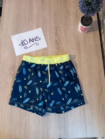 Short de bain taille 10ans