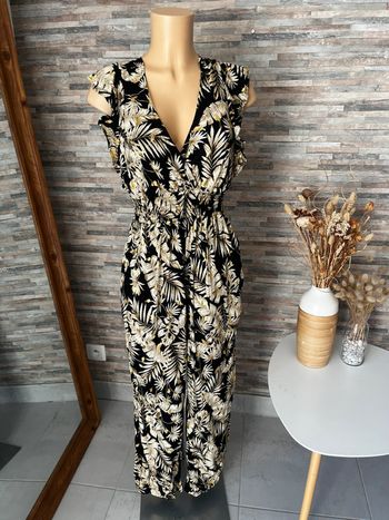 Combinaison pantalon noire à feuilles dorées