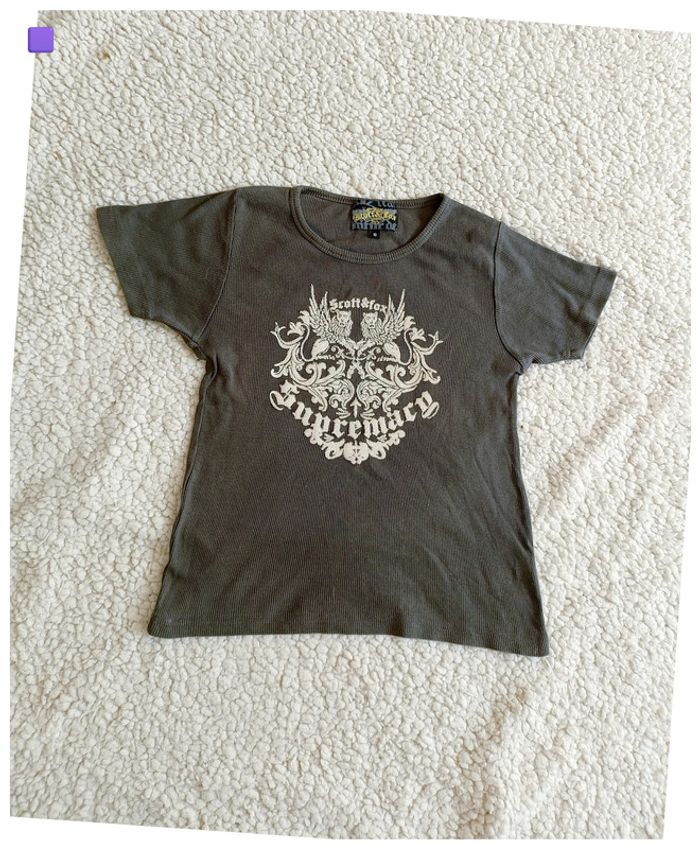 T-shirt gris foncé brodé "Supremely" broderie baroque
