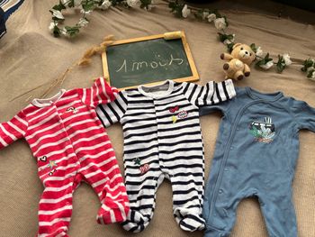 Lot de 3 pyjamas en velours taille 1 mois