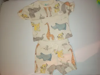 Ensemble short et t'shirt roi lion Disney taille 9-12mois édition limité Dubaï